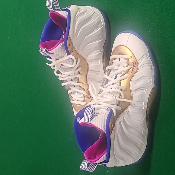 NIKE Shoe Size 8 - Picture 5 of 9